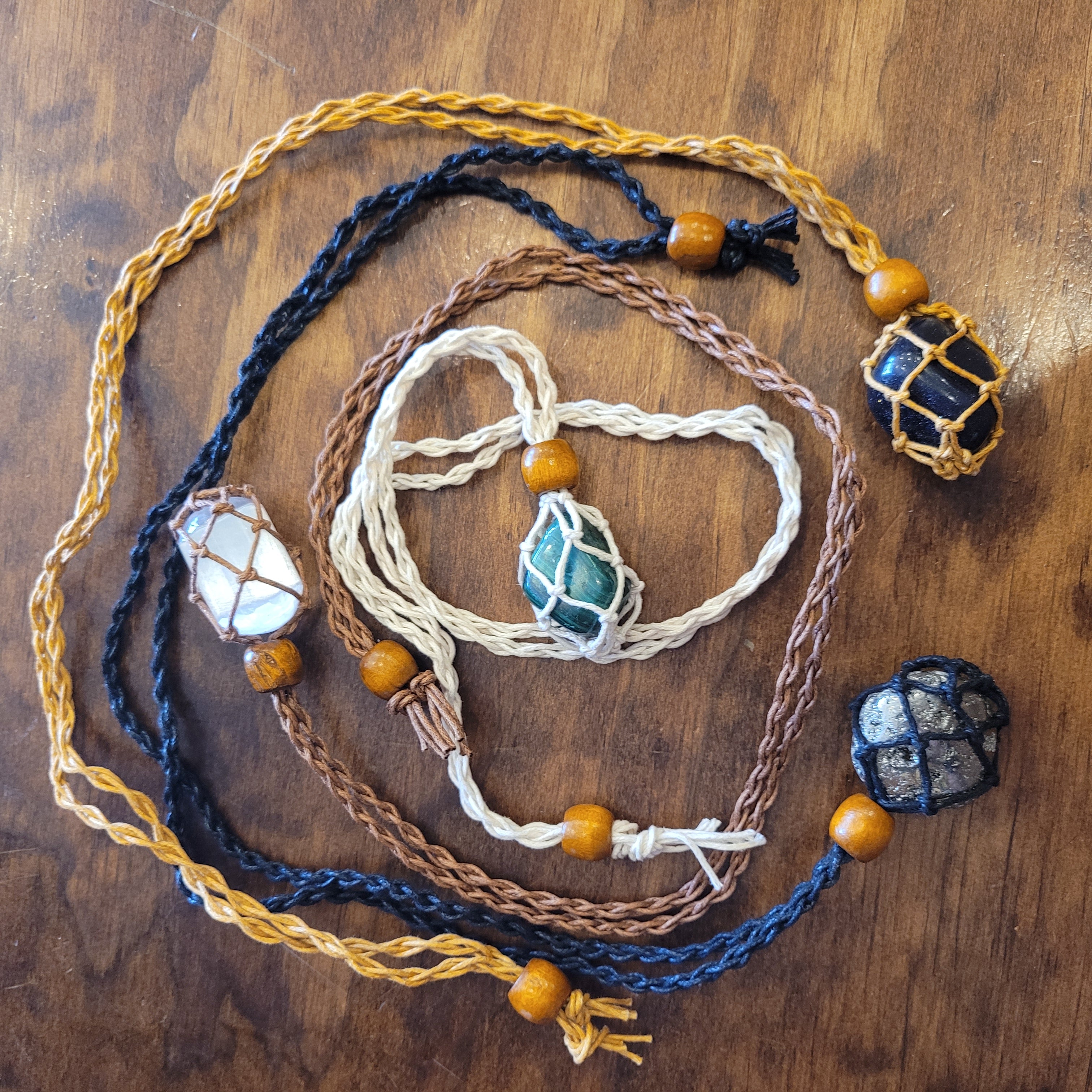 Macrame crystal holder necklace – WitchLab